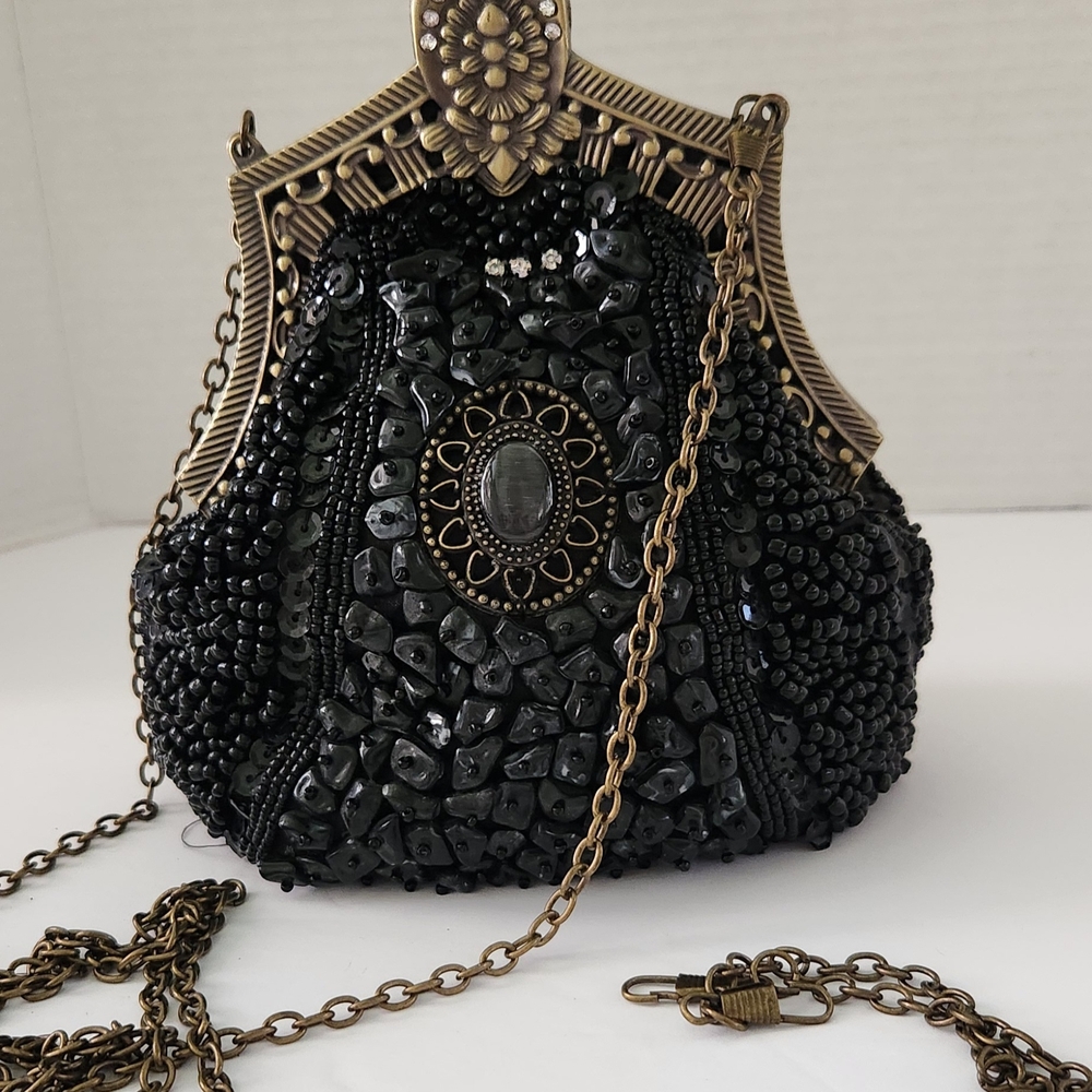 Vintage-Inspired Black Beaded Clutch with Chain